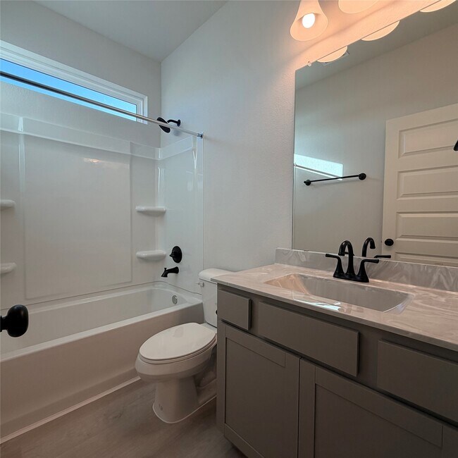 Building Photo - 3418 Lago Norence Dr