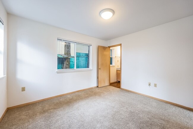 Building Photo - One Level Lifestyle in Snohomish