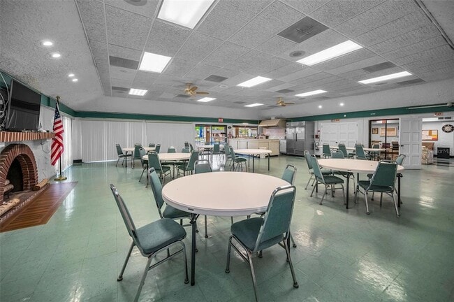 Building Photo - 4200 Hampton Dr