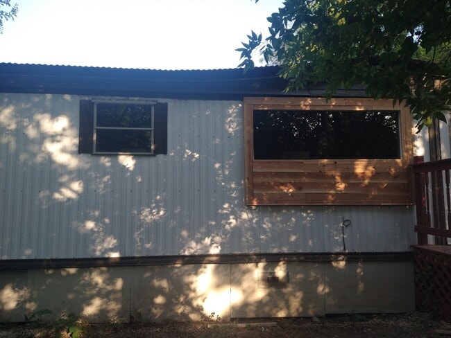 Building Photo - 8028 Huebner Rd