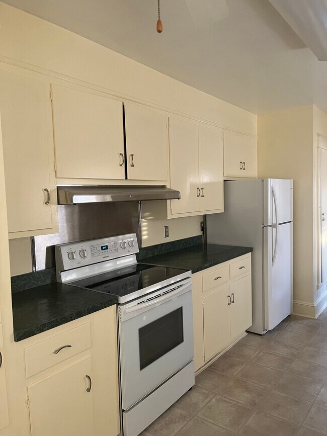 Building Photo - 214 McKendree Ave