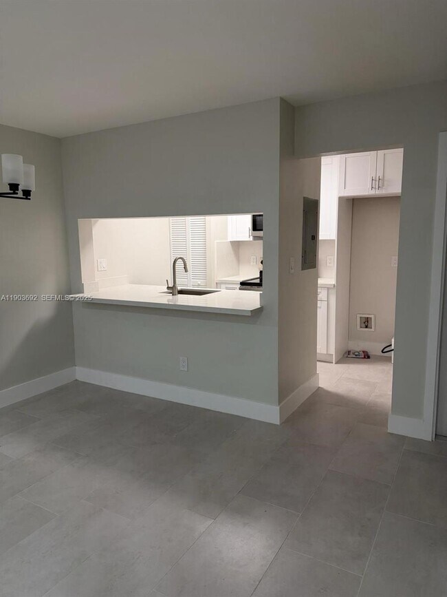 Building Photo - 9716 Hammocks Blvd