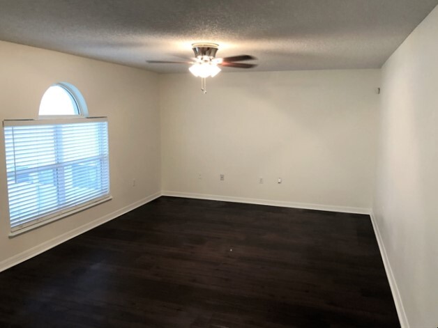 Building Photo - 5523 Ashleigh Park Dr