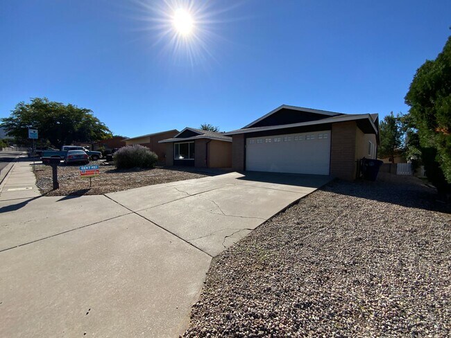 Building Photo - 4 Bedroom with Office Single Story Home Av...