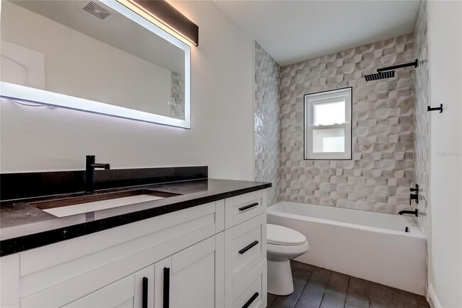 Building Photo - 8722 Elmwood Ln