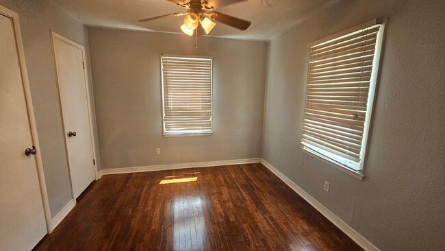 Building Photo - Space, Style, and Sunshine in Southlawn - 3 bed 1.5 bath home for rent