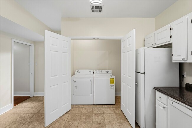 Building Photo - 4616 Clay St