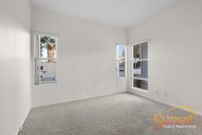 Building Photo - 2058 Reed Ave