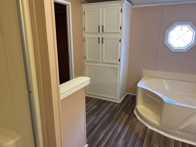 Building Photo - 5013 Tiffany Cir