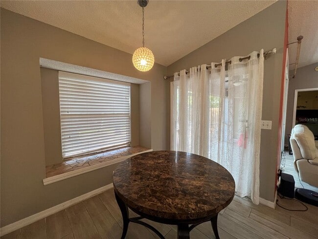 Building Photo - 3090 Pepperwood Ln W