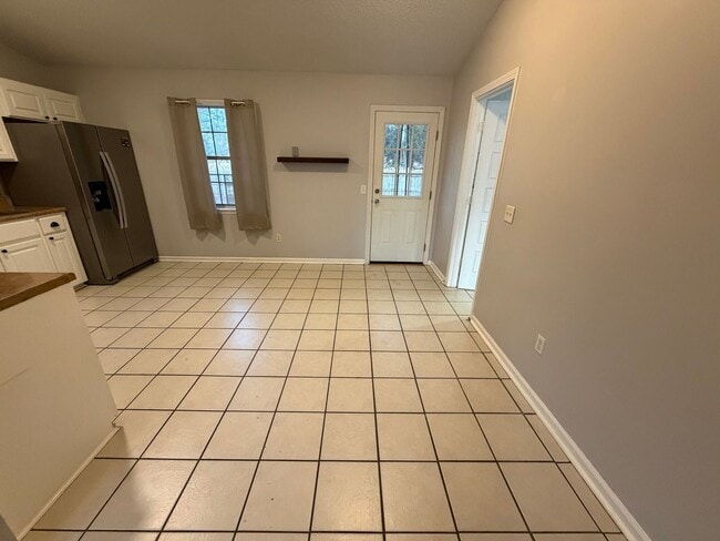 Building Photo - FOR RENT