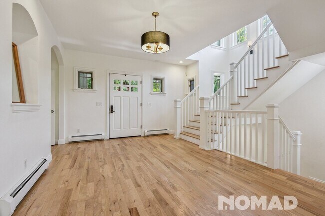 Building Photo - Stunning 5BR House in Denver