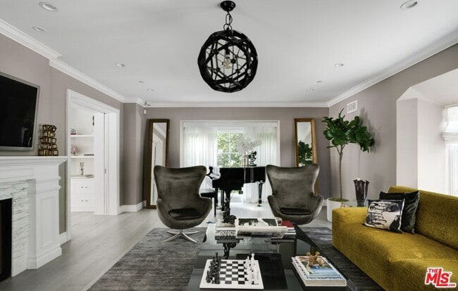 Building Photo - 1214 Coldwater Canyon Dr