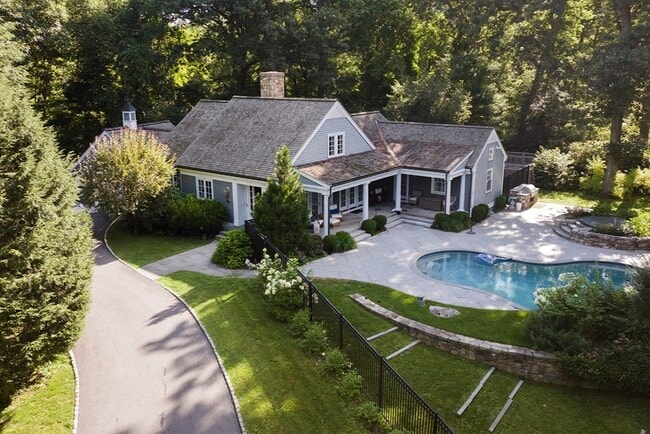 Primary Photo - 19 Ridge Hill Farm Rd