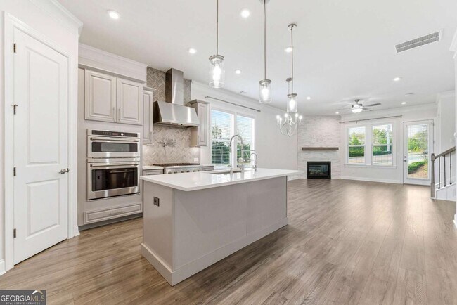 Building Photo - 2025 Abbey Rd