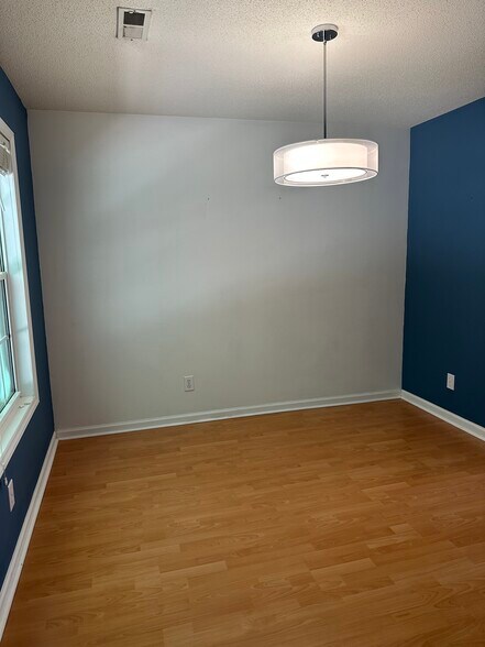 Building Photo - 7406 Merry Oaks Ct