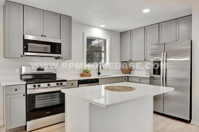 Building Photo - Fully Renovated 5-Bedroom Home with Modern...