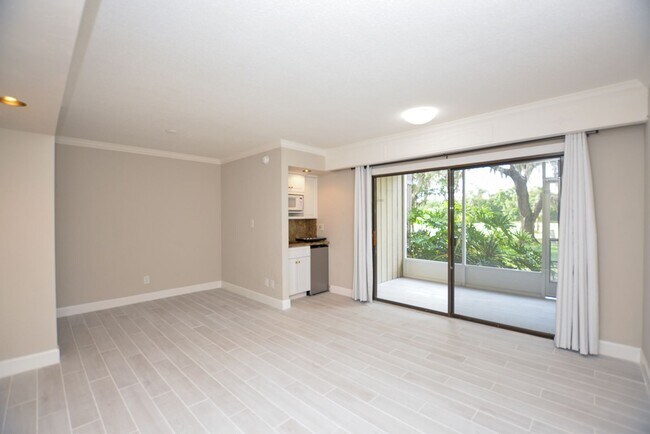 Building Photo - 622 Olde Camelot Cir