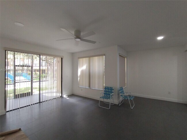Building Photo - 15509 N Miami Lakeway