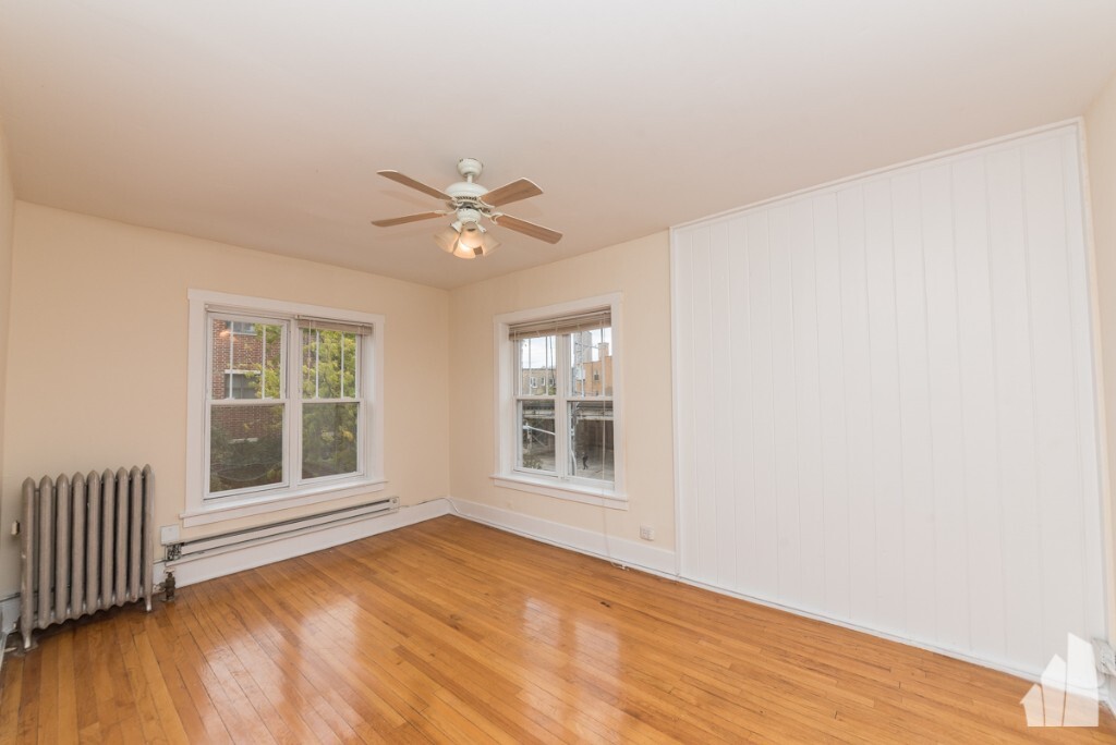 Building Photo - 955 W Cornelia Ave
