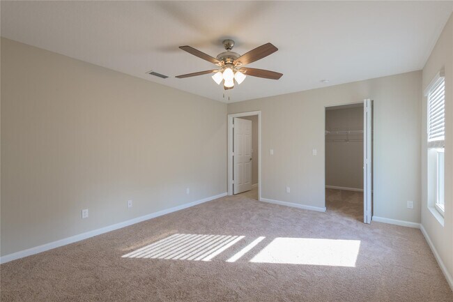 Building Photo - 730 SW McCall Rd