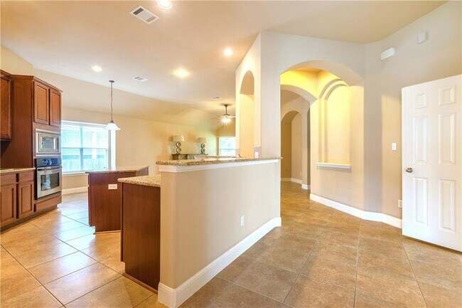 Building Photo - 324 Palo Alto Way