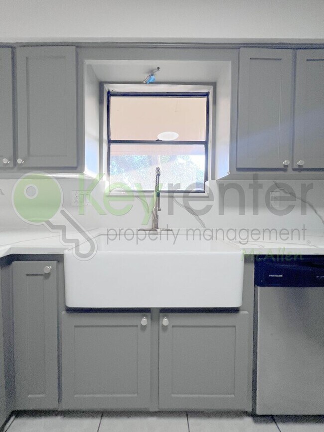 Building Photo - Beautiful 3 bedroom/ 2 bath home in McAllen