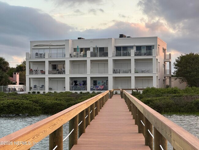 Building Photo - 75 Comares Ave
