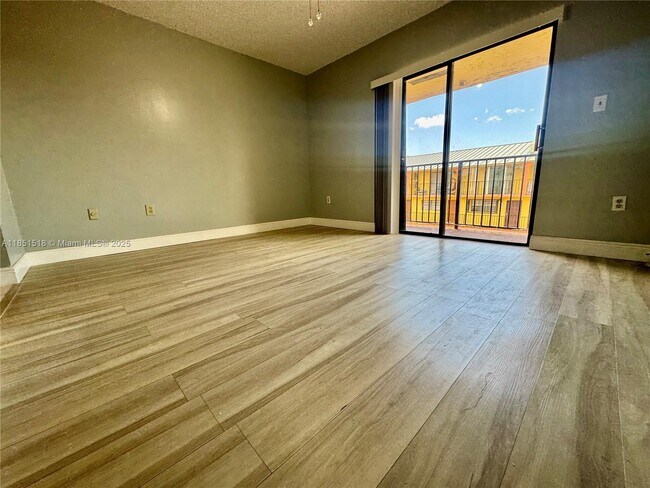 Building Photo - 1319 W 51st Pl