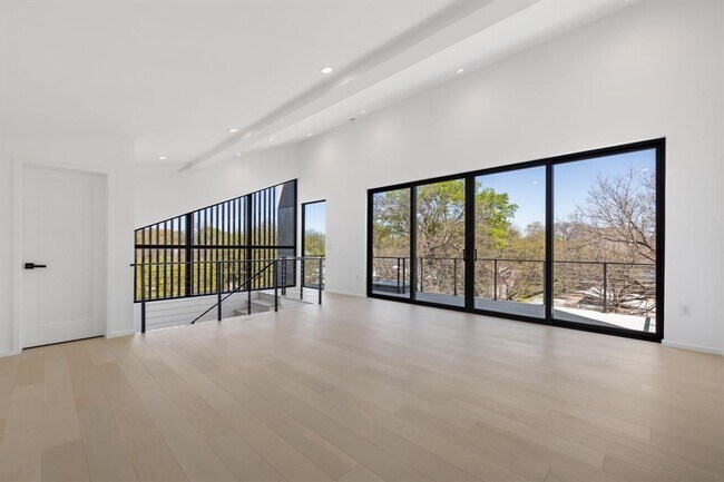 Building Photo - 2411 Winsted Ln