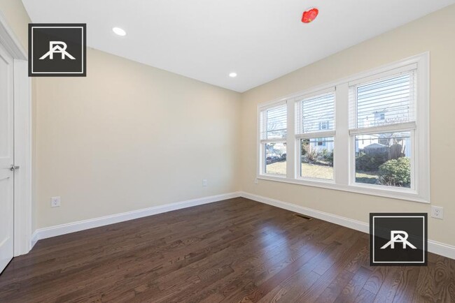 Building Photo - 7 bedroom in Medford MA 02155