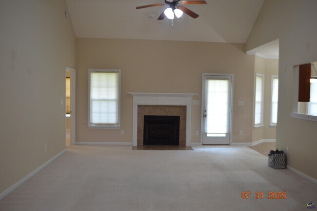 Building Photo - 206 Arelia Dr