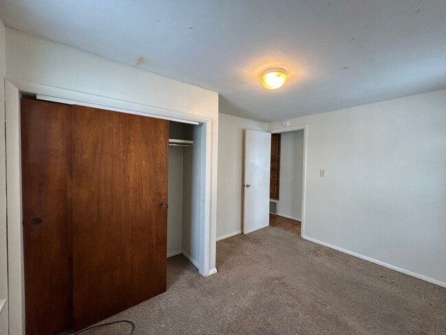 Building Photo - ** Move in Special ** 2-Bedroom, 1-Bathroom Home GOSHEN – $1,095 Month | 842 Sq. Ft.