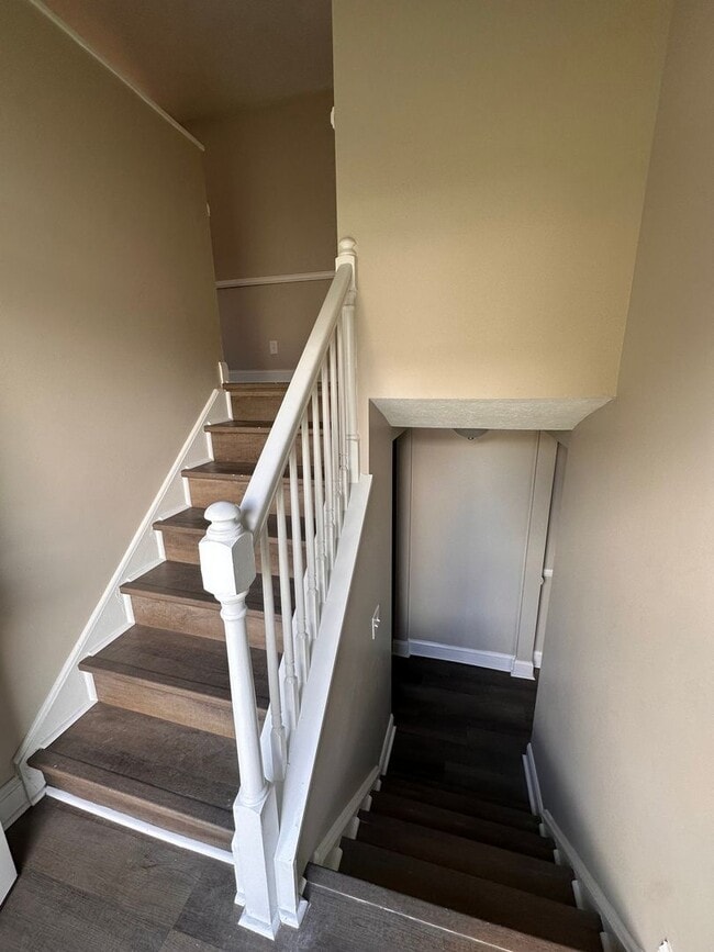 Building Photo - Renovated 5BR/2BA Bi-Level Home with Oversized 2 Car Garage For Rent!