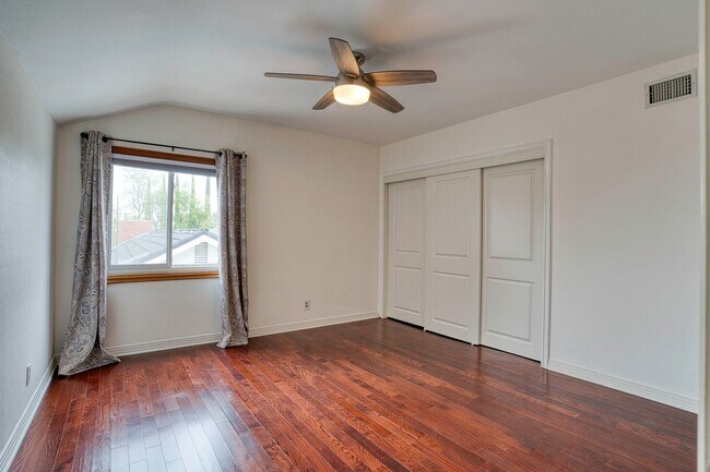 Building Photo - FALL IN LOVE with a Woodland Hills View