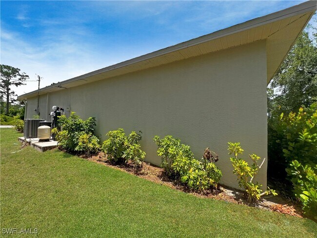 Building Photo - 731 Da Vinci Ave S