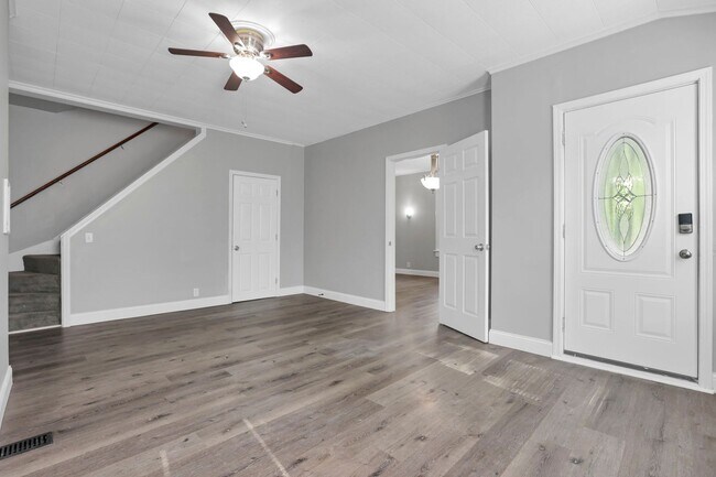 Building Photo - 341 E Markison Ave