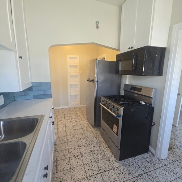 Building Photo - 479 Gaviota Ave