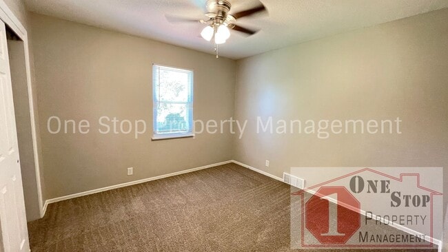 Building Photo - Beautiful 3 Bedroom / 2 Bathroom Duplex in...