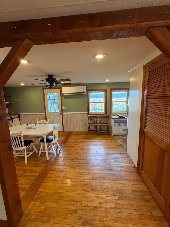 Building Photo - 558 Shippensburg Rd