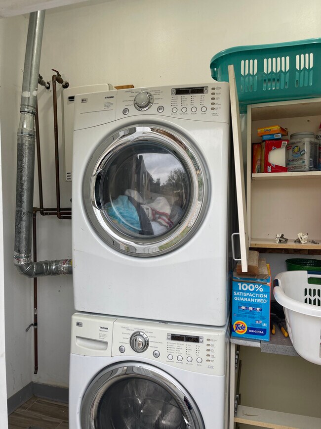 Common Laundry Room/Toilet - 276 Via del Cerrito