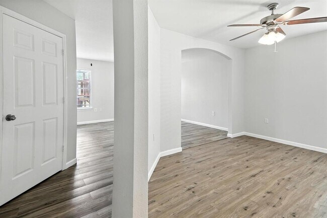 Building Photo - 12613 Paloma Blanca Way