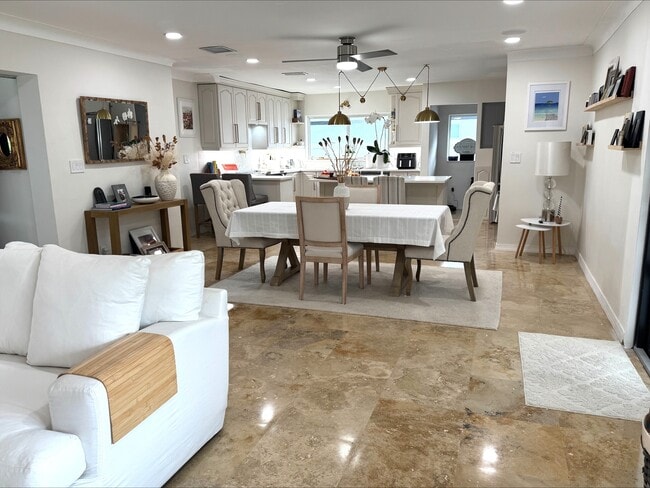 Building Photo - 1960 NE 30th St