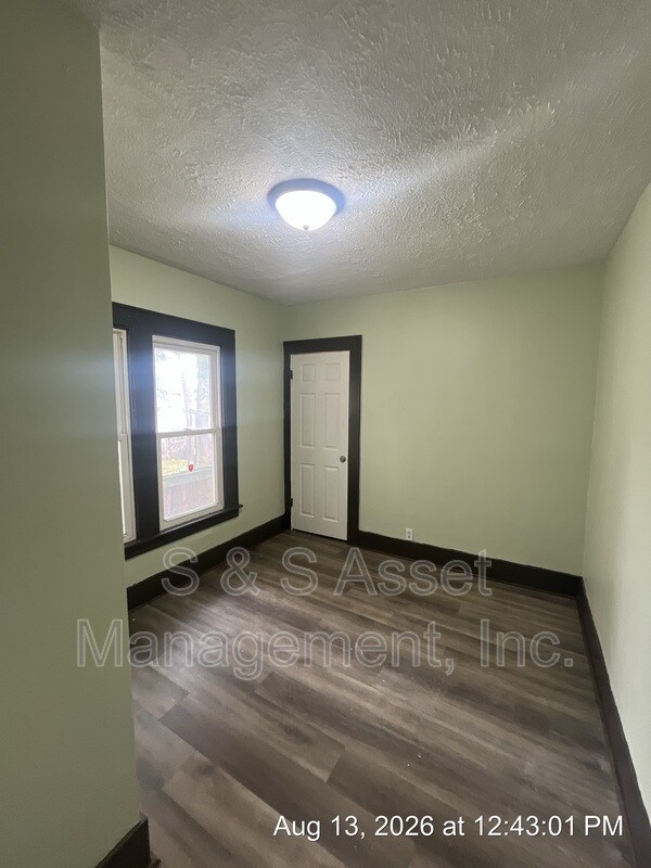 Building Photo - 1006 Mahlon St