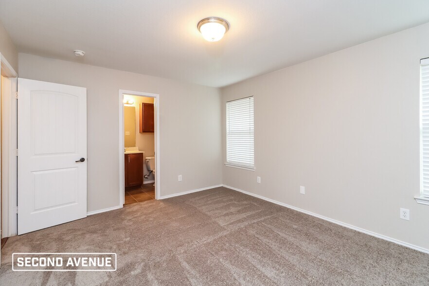 Building Photo - 8660 Boswell Meadows Dr