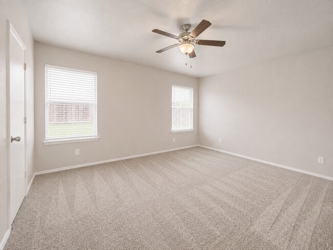 Building Photo - 14942 Sunset Creek Dr