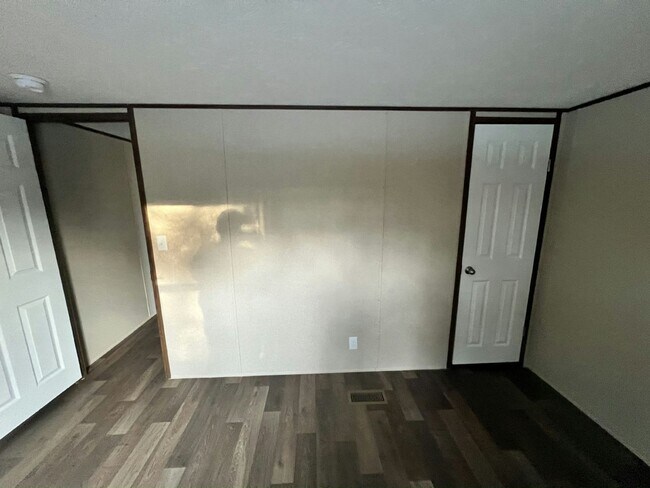 Building Photo - 57 Tower Manor Cir W