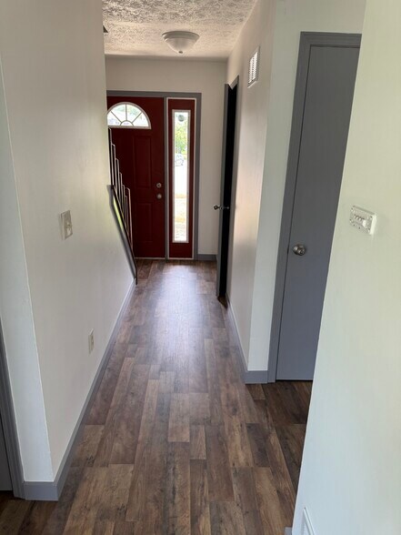 Building Photo - 475 Broadview Ct