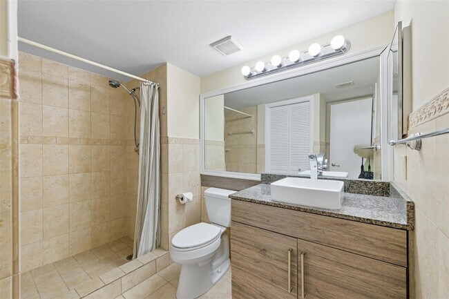Building Photo - 434 Lakeview Dr