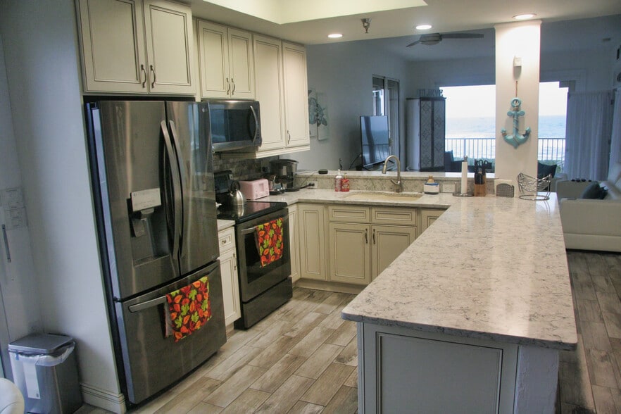 Kitchen, new appliances - 104 Surfview Dr